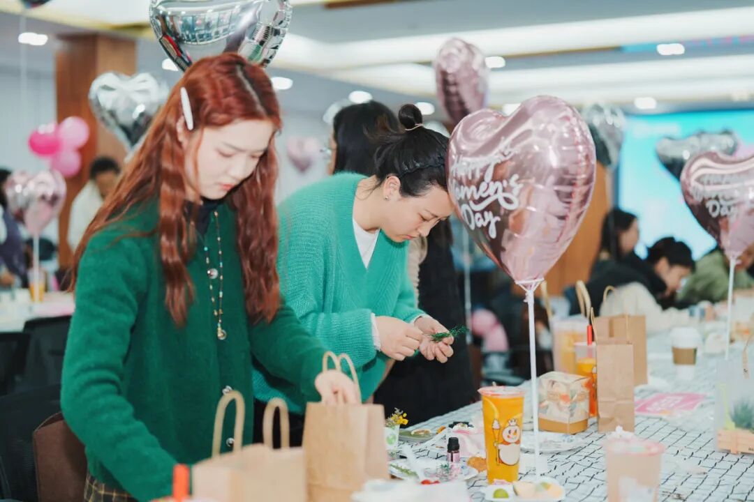 春風(fēng)如你 熠熠芳華∣祝全體女同胞節(jié)日快樂(lè)！